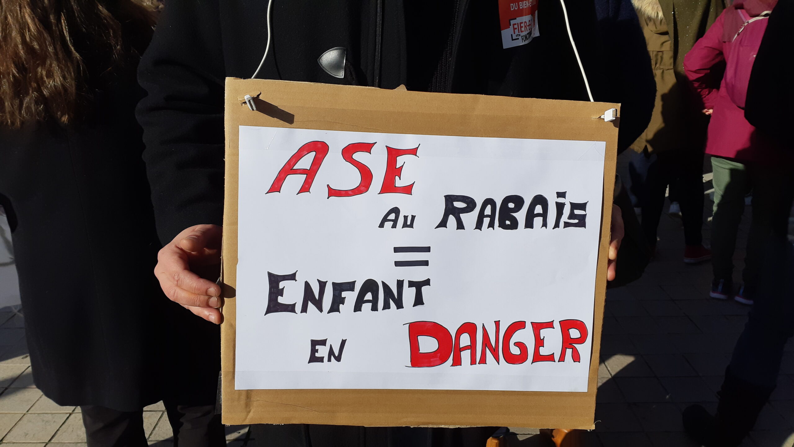 Pancarte ASE au rabais = enfant en danger en 2022