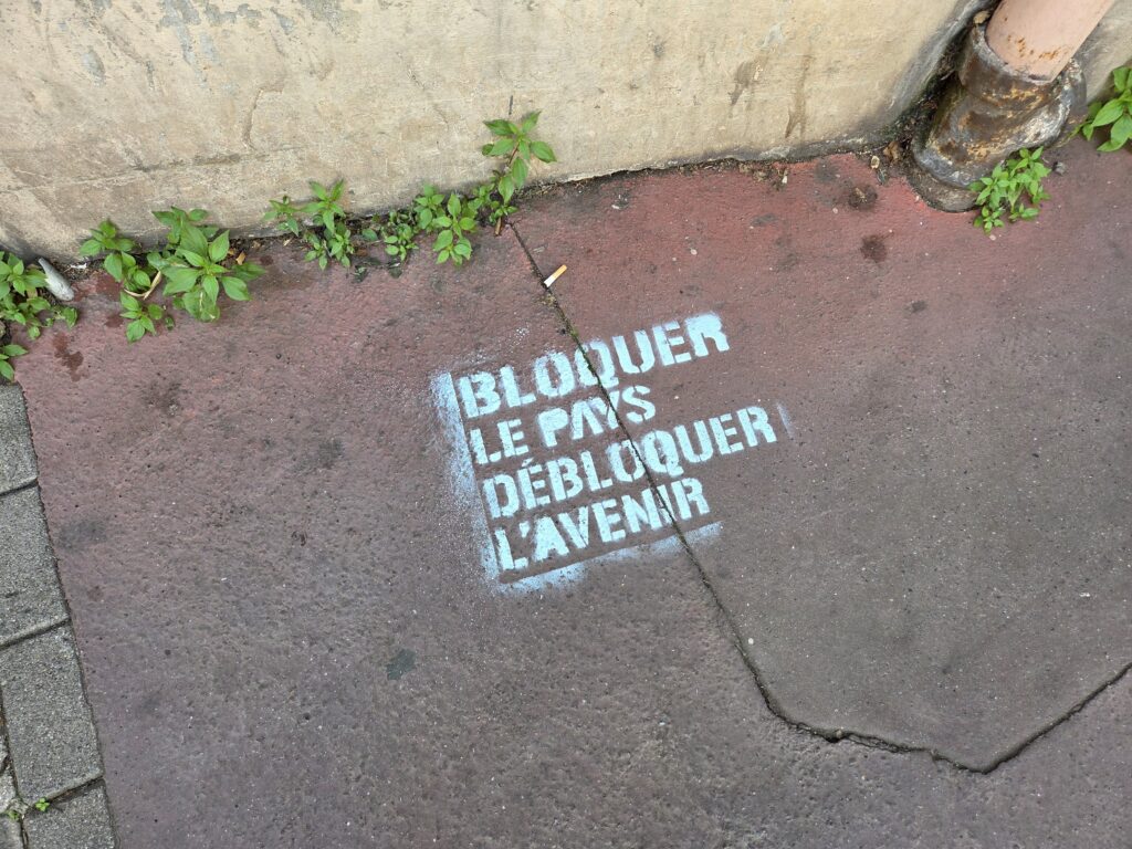 Slogan : "Bloquer le pays, débloquer l'avenir"